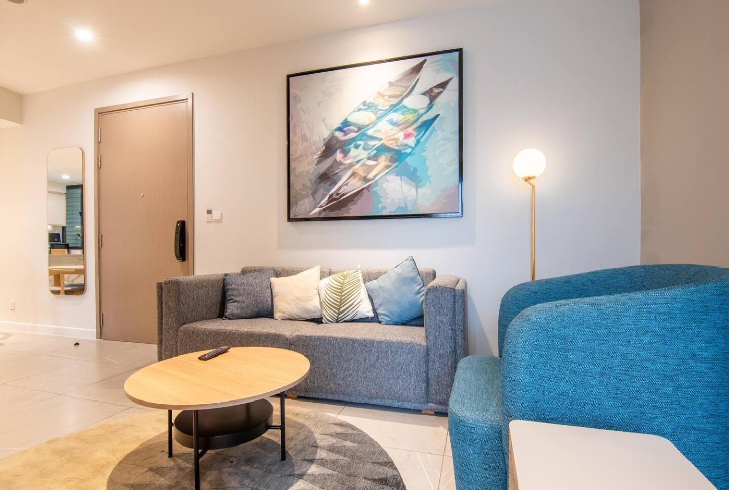 Apartment Luxury 2 Or 3br In Dist 1, Pool And Airport Pickup
