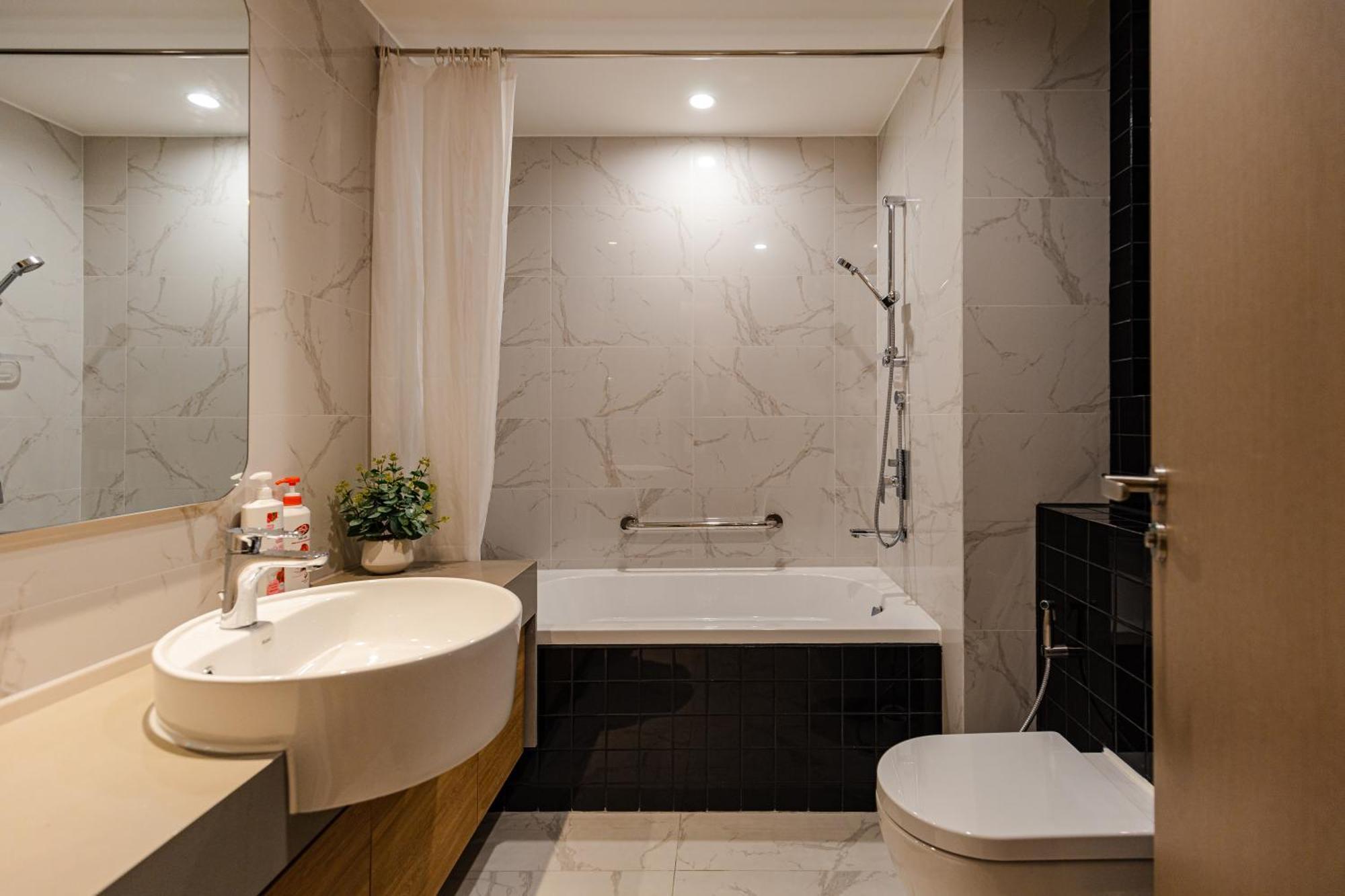 Luxury 2 Or 3br In Dist 1, Pool And Airport Pickup Ho Chi Minh City