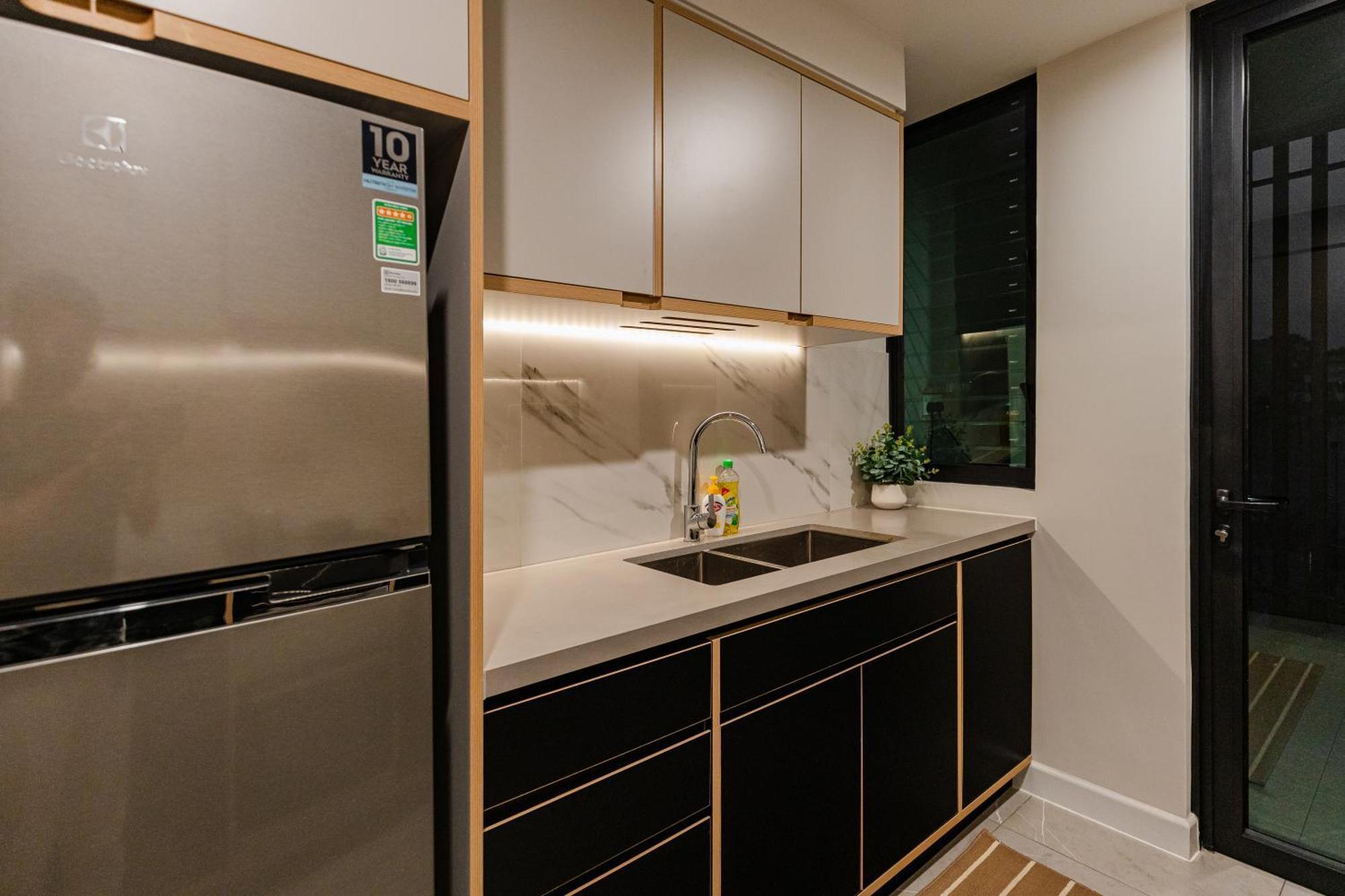 Apartment Luxury 2 Or 3br In Dist 1, Pool And Airport Pickup